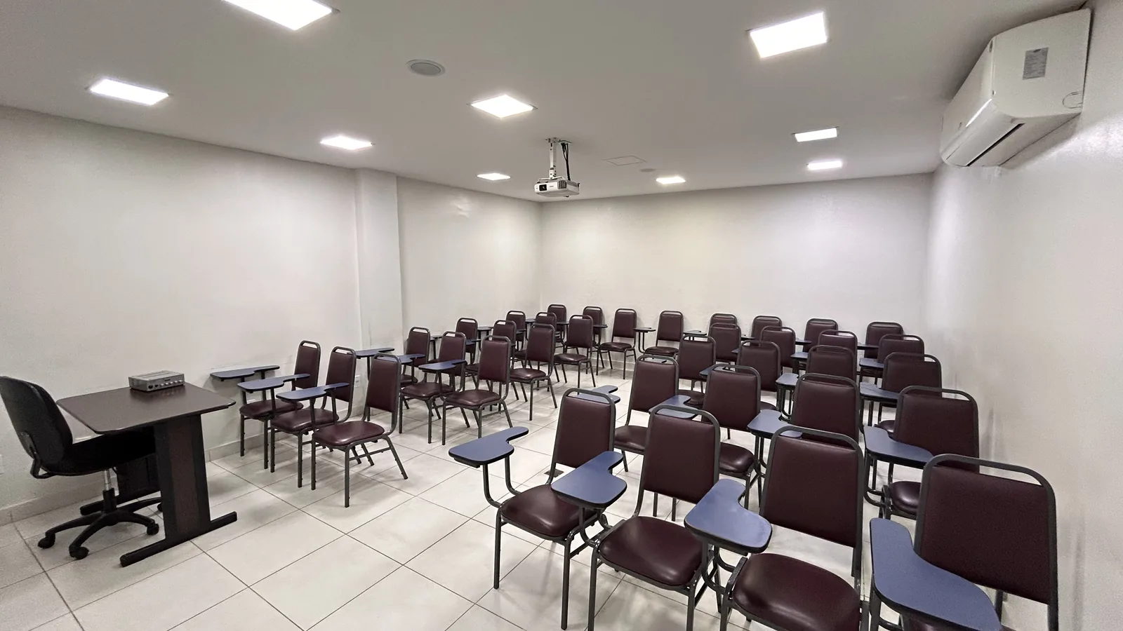 Sala de treinamento da Smart Offices em Manaus